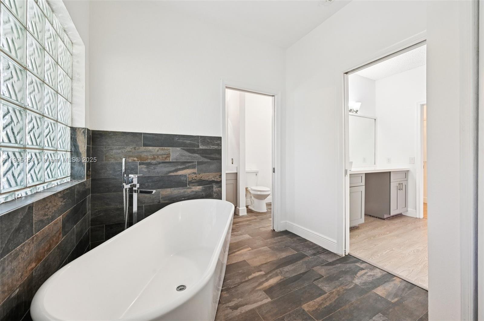 COUNTRYS POINT - Residential