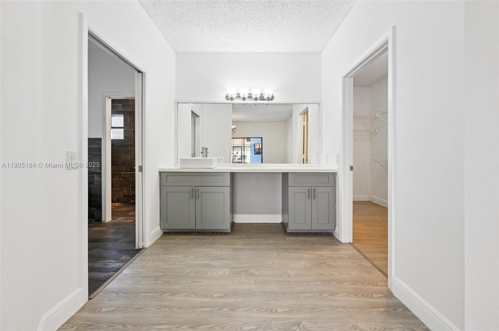 COUNTRYS POINT - Residential