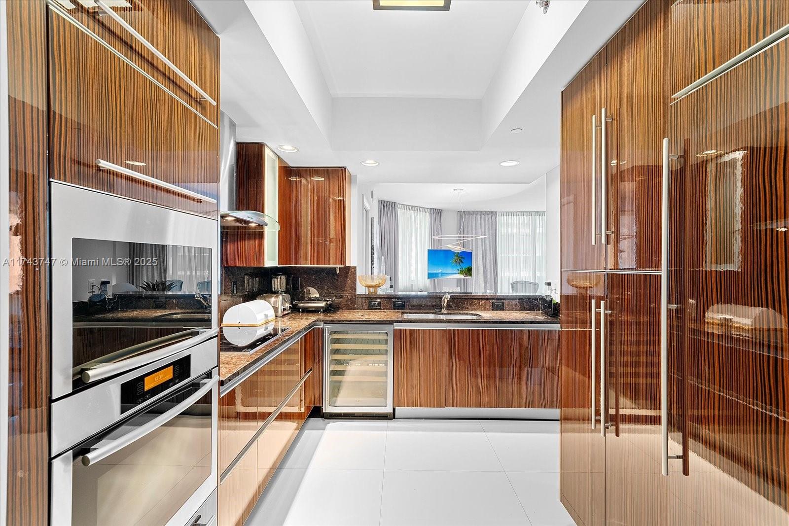 2711 HOLLYWOOD BEACH COND - Residential