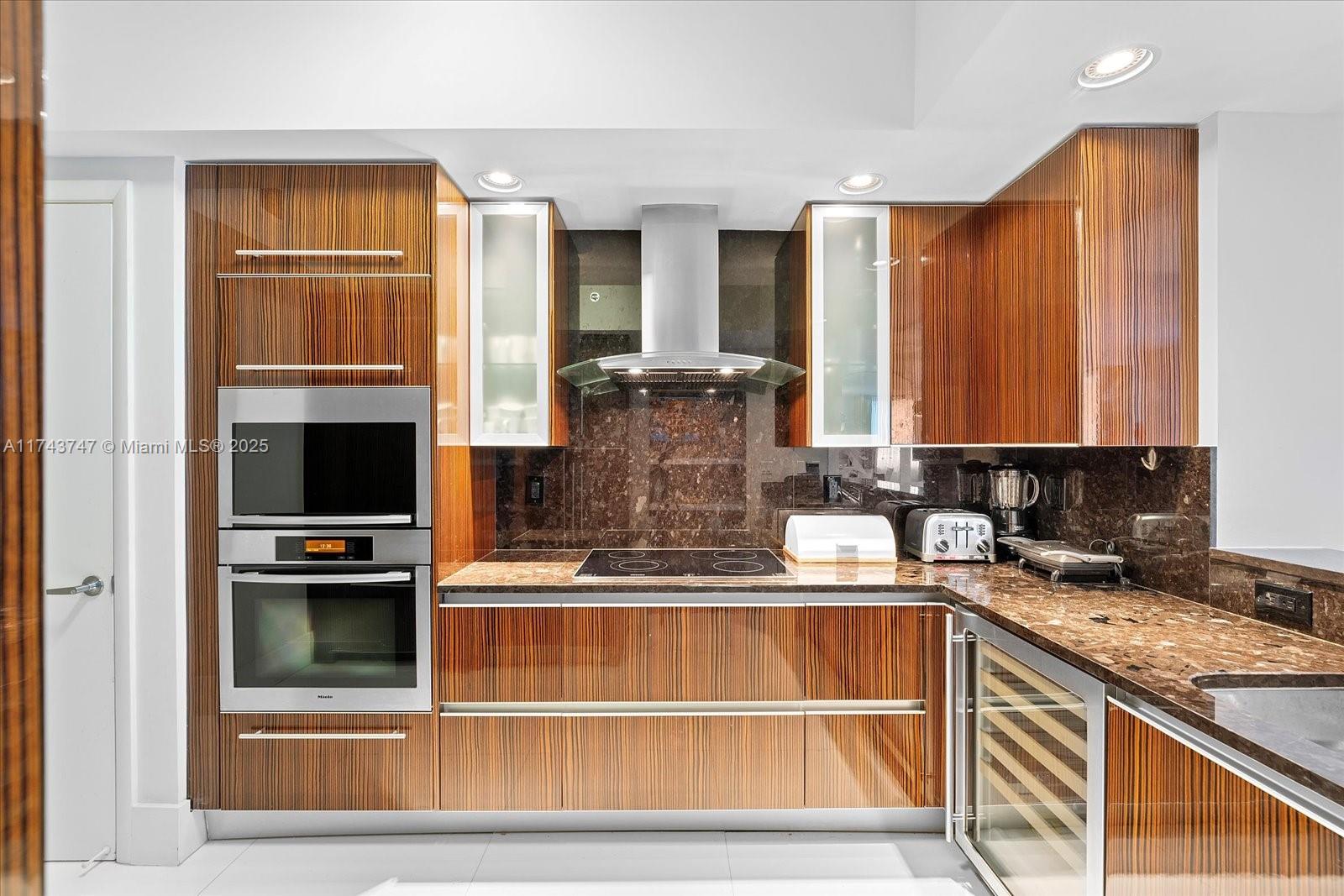 2711 HOLLYWOOD BEACH COND - Residential