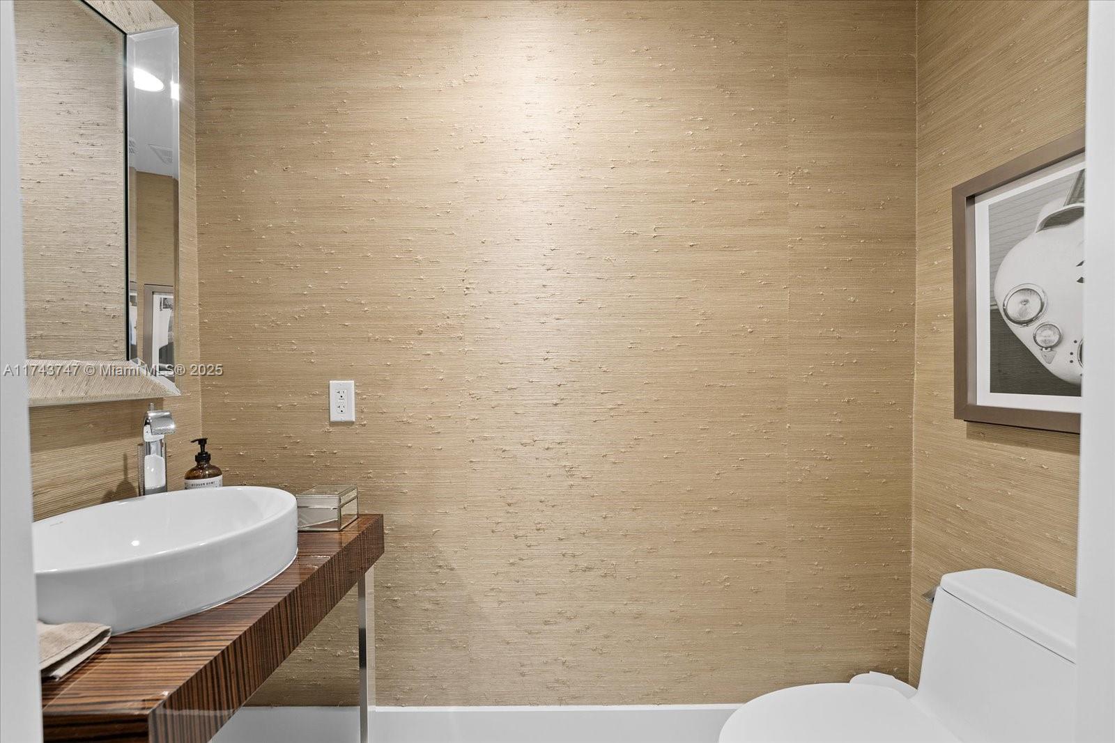 2711 HOLLYWOOD BEACH COND - Residential