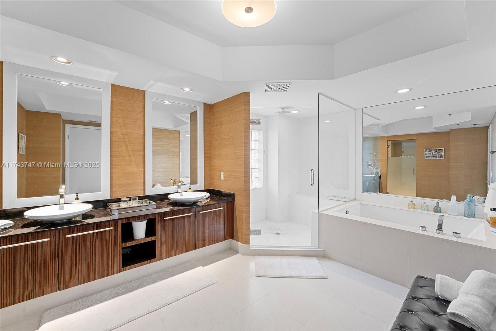 2711 HOLLYWOOD BEACH COND - Residential