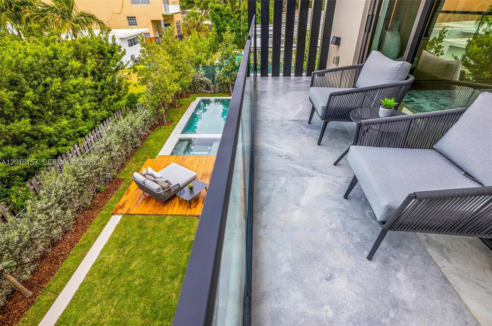 NAUTILUS EXTENSION 4TH - Residential