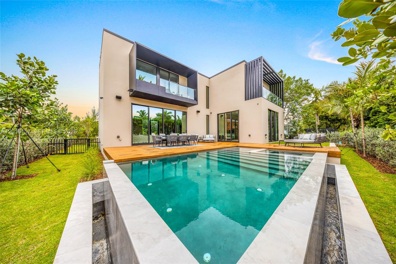 NAUTILUS EXTENSION 4TH - Residential