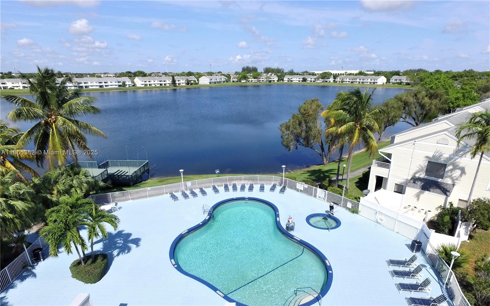 SUMMER LAKE - Residential