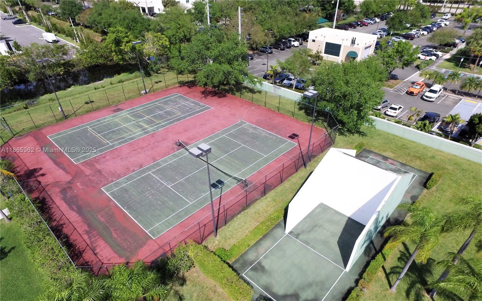 SUMMER LAKE - Residential