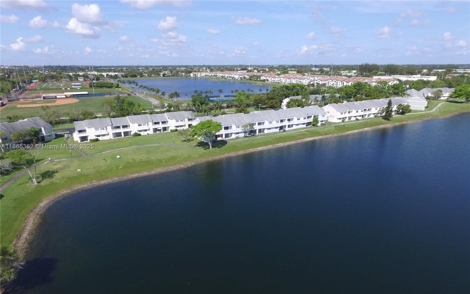 SUMMER LAKE - Residential