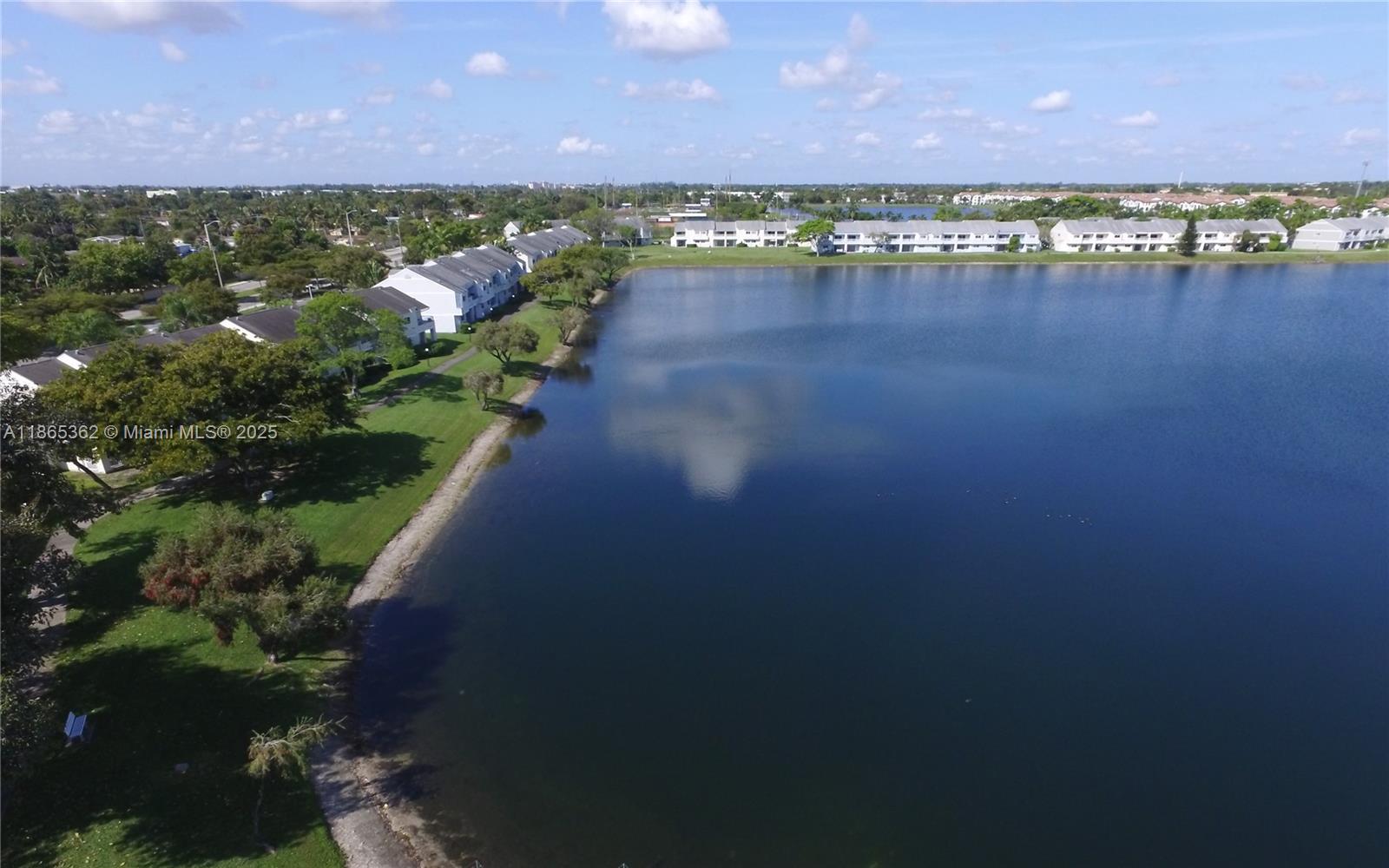 SUMMER LAKE - Residential