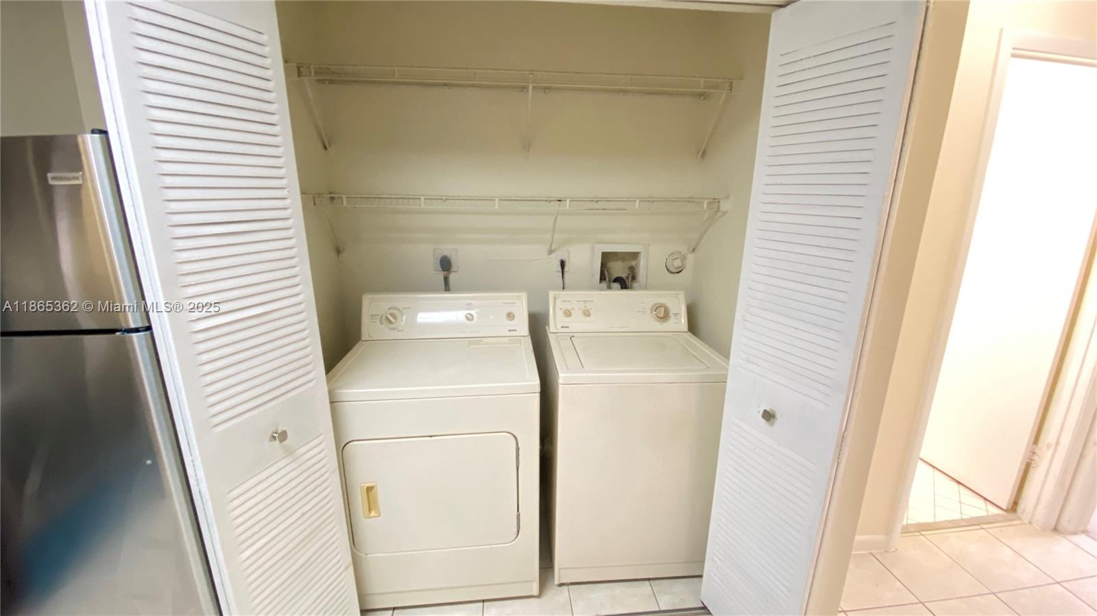 SUMMER LAKE - Residential