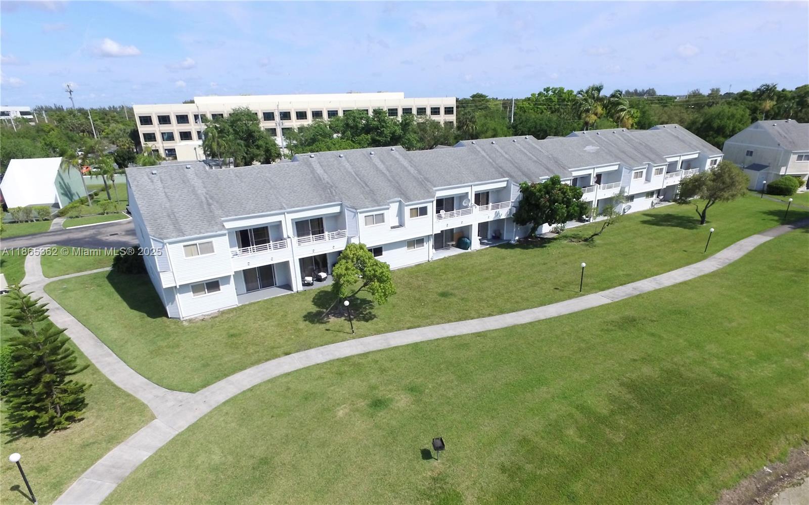 SUMMER LAKE - Residential