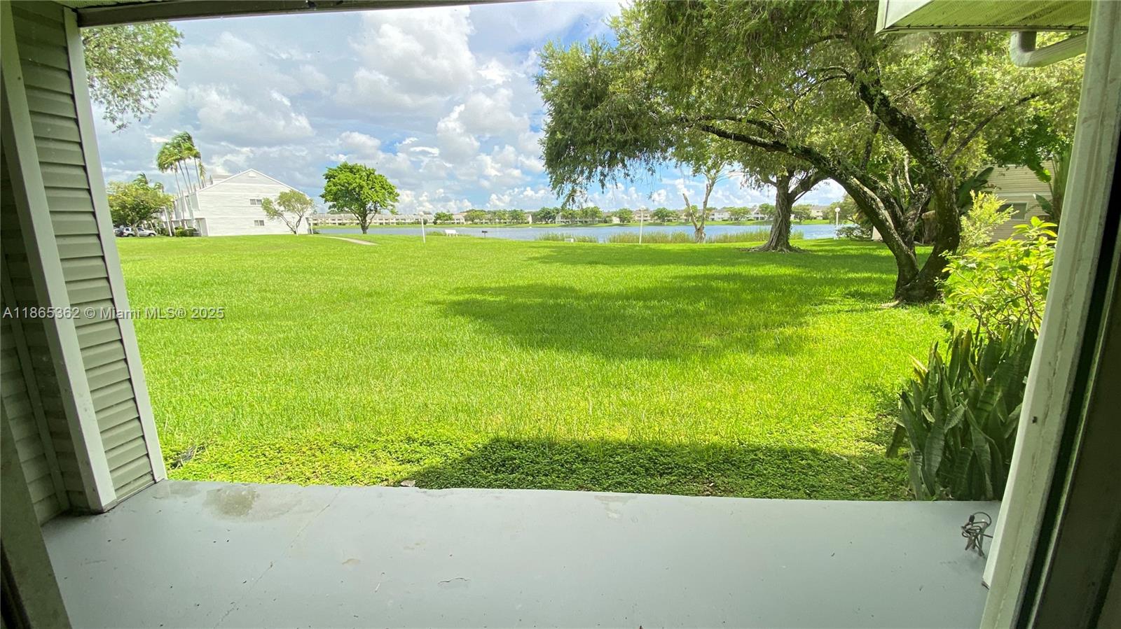 SUMMER LAKE - Residential