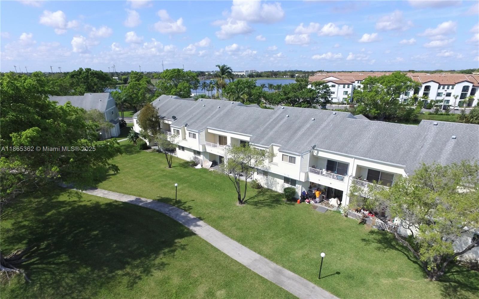 SUMMER LAKE - Residential