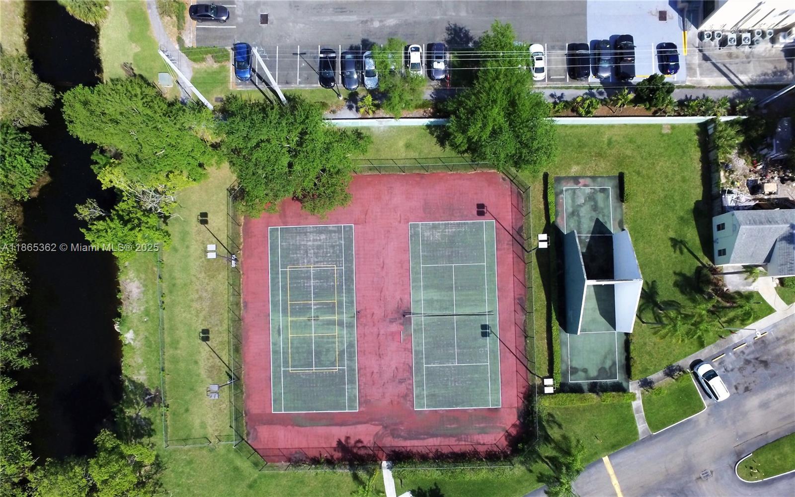 SUMMER LAKE - Residential