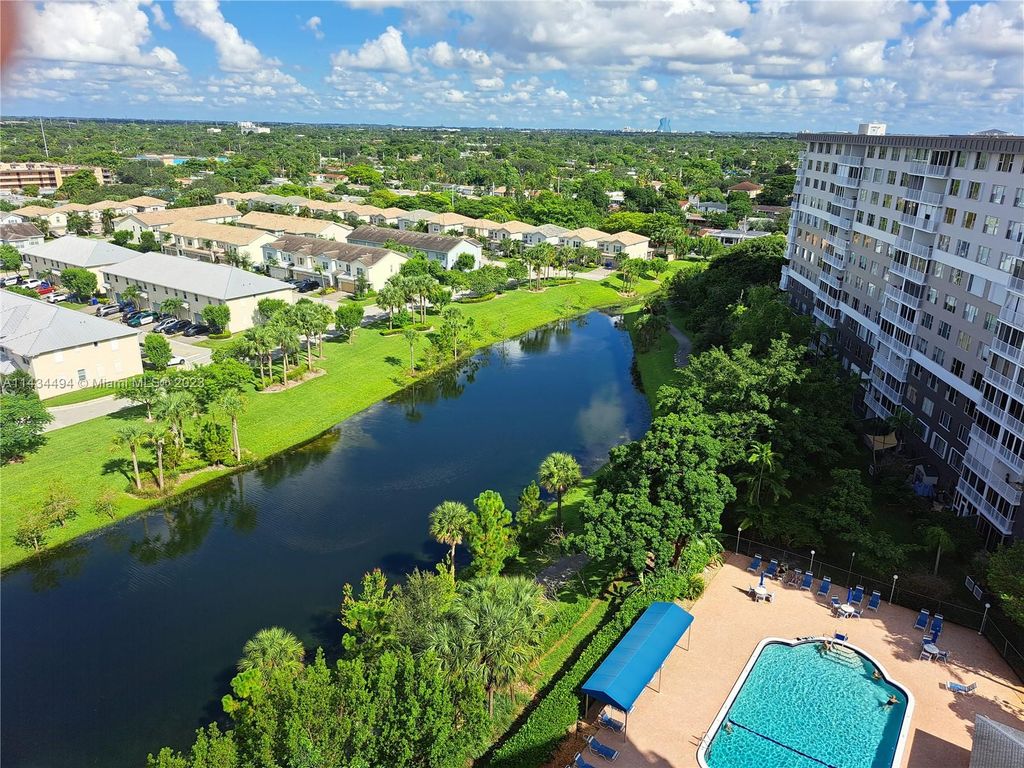 Photo of 4001 Hillcrest Dr #302-4, Hollywood, FL 33021 (MLS # A11434494)