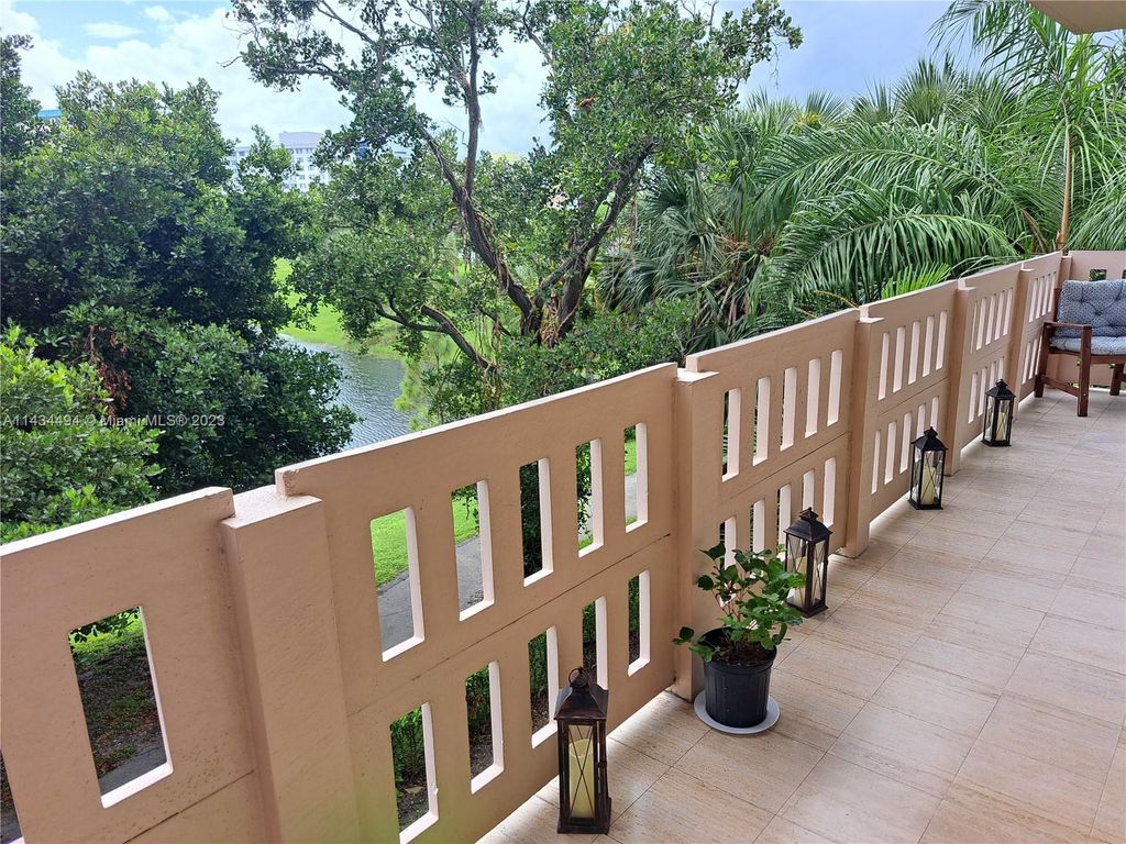 Photo of 4001 Hillcrest Dr #302-4, Hollywood, FL 33021 (MLS # A11434494)