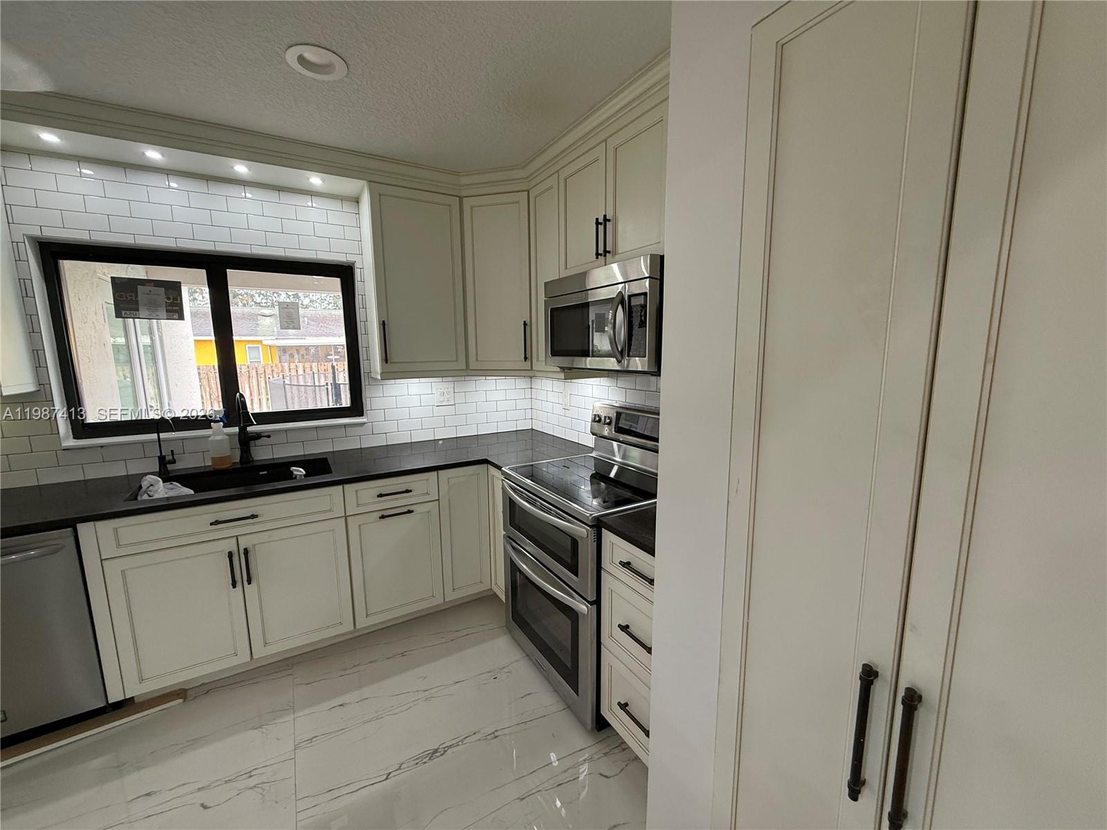 WOODSTOCK ADD 1 - Residential Lease