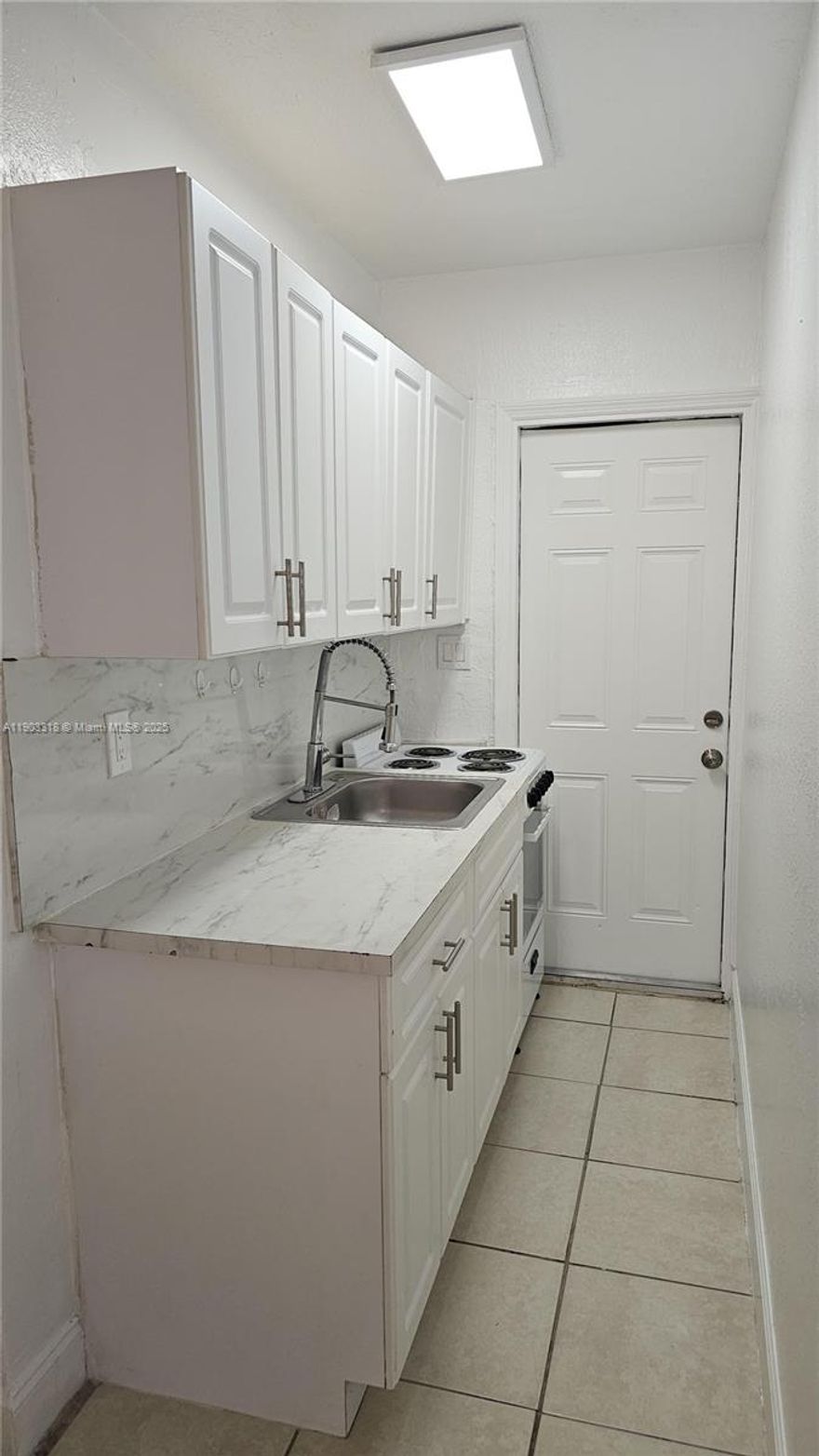 AVAILABLE NOW, 2/1 UNIT IN A 4-PLEX, 625 SQFT, RENOVATED, TILES, BACKYARD, EXCELLENT LOCATION, CONVENIENT ACCESS TO I-95, US-1 AND AIRPORT, MINUTES TO THE BEACH, 2 CAR PARKING, NO APPLICATION FEE. ANNUAL LEASE. PROMOTION: $750 OFF THE 2ND MONTH'S RENT FOR QUALIFIED TENANT!!!