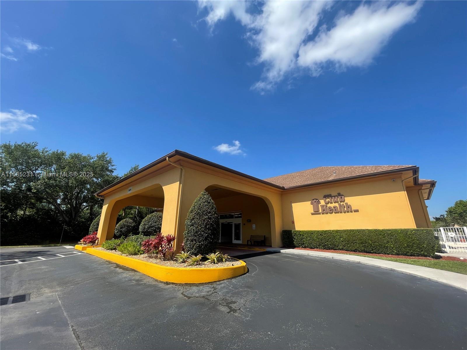CAMBRIDGE ATCENTURYVILLAGE - Residential