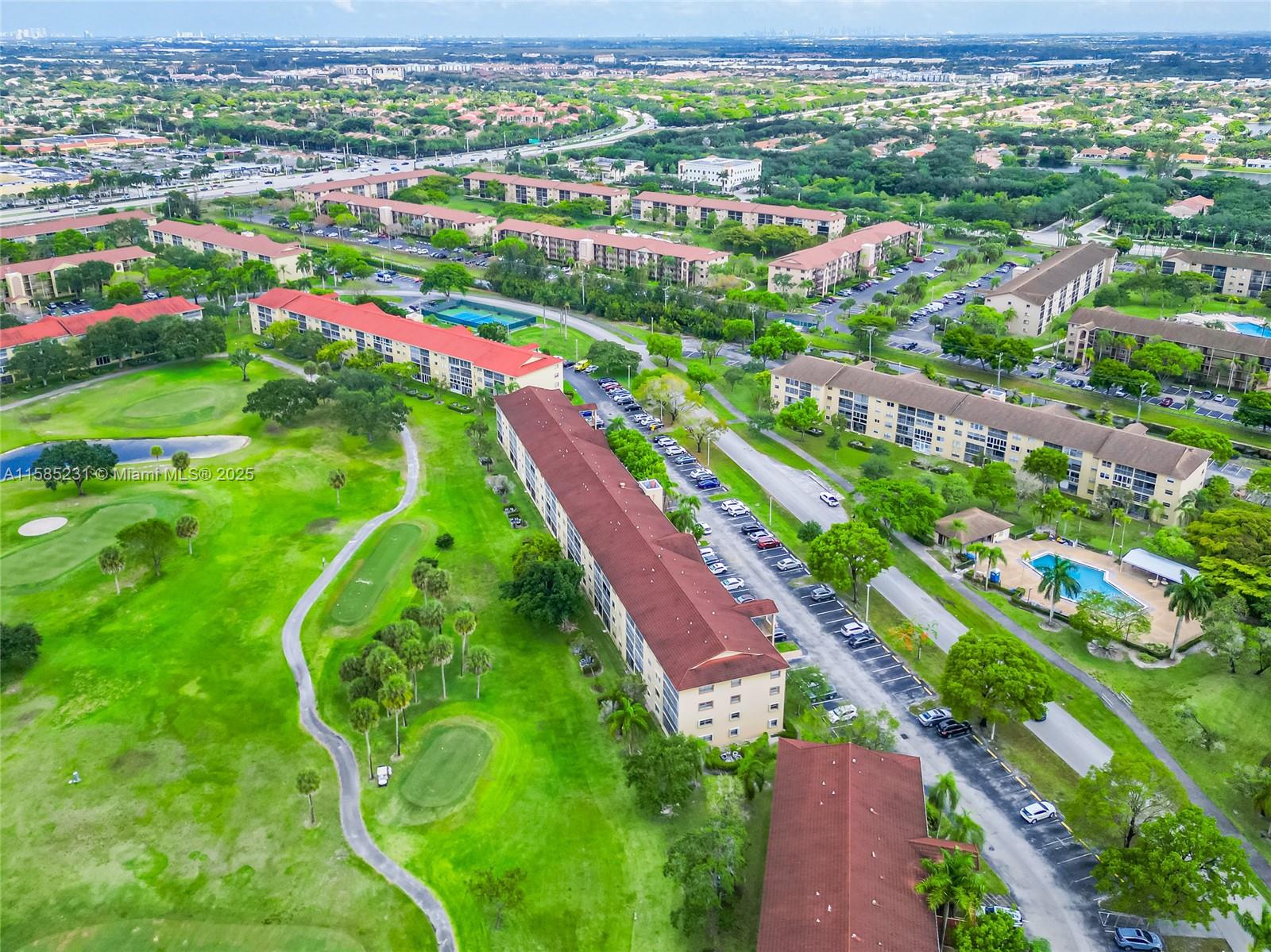 CAMBRIDGE ATCENTURYVILLAGE - Residential