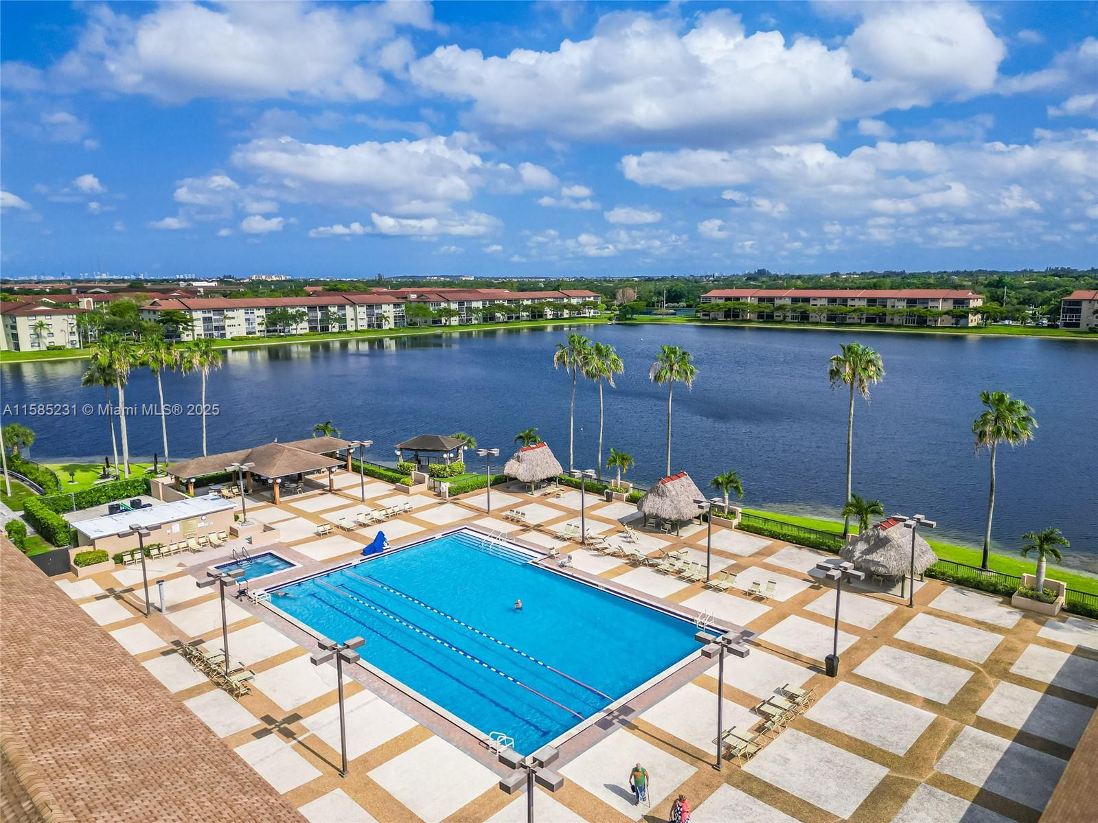 CAMBRIDGE ATCENTURYVILLAGE - Residential