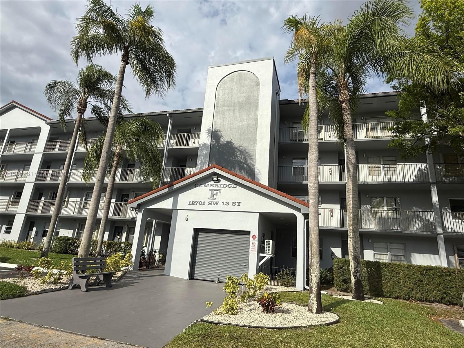 CAMBRIDGE ATCENTURYVILLAGE - Residential