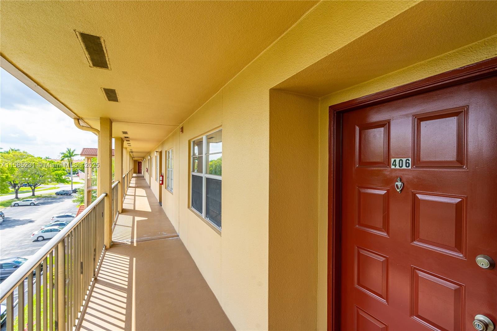 CAMBRIDGE ATCENTURYVILLAGE - Residential