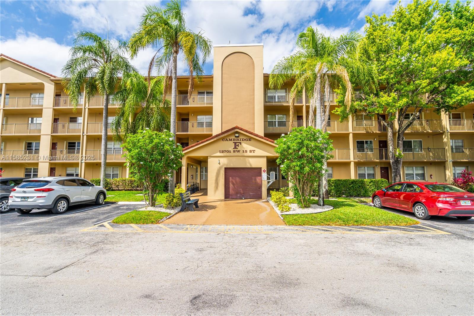 CAMBRIDGE ATCENTURYVILLAGE - Residential