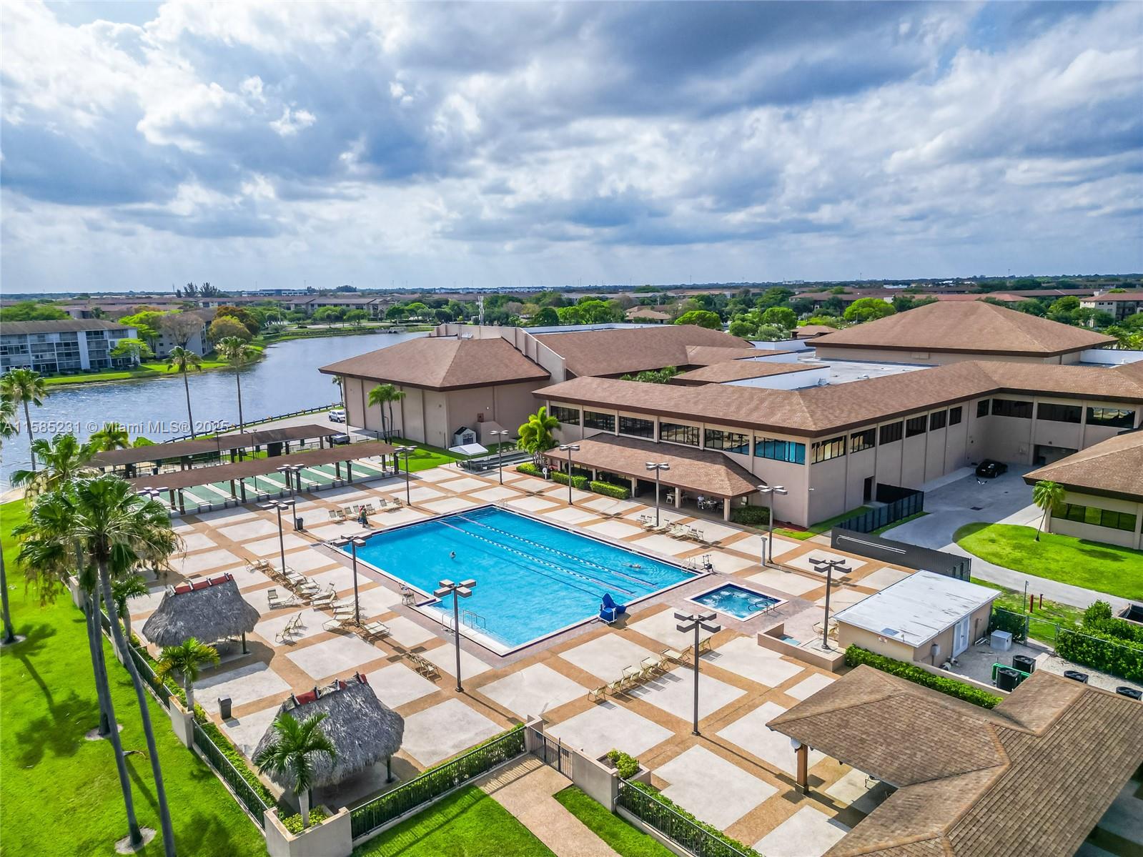 CAMBRIDGE ATCENTURYVILLAGE - Residential
