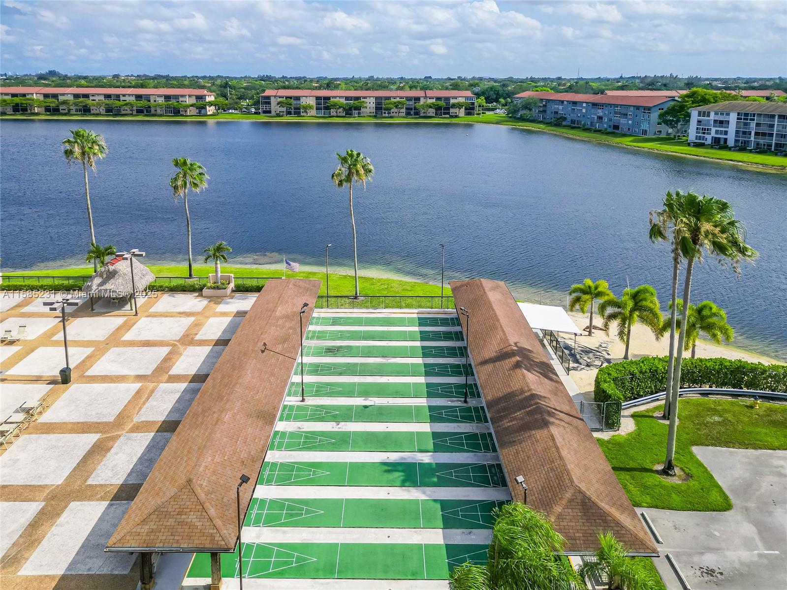 CAMBRIDGE ATCENTURYVILLAGE - Residential