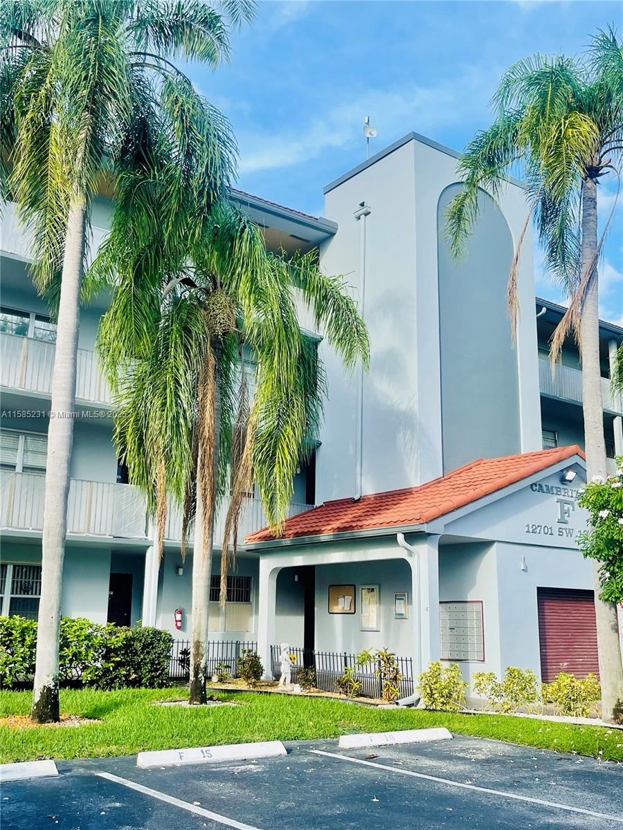 CAMBRIDGE ATCENTURYVILLAGE - Residential