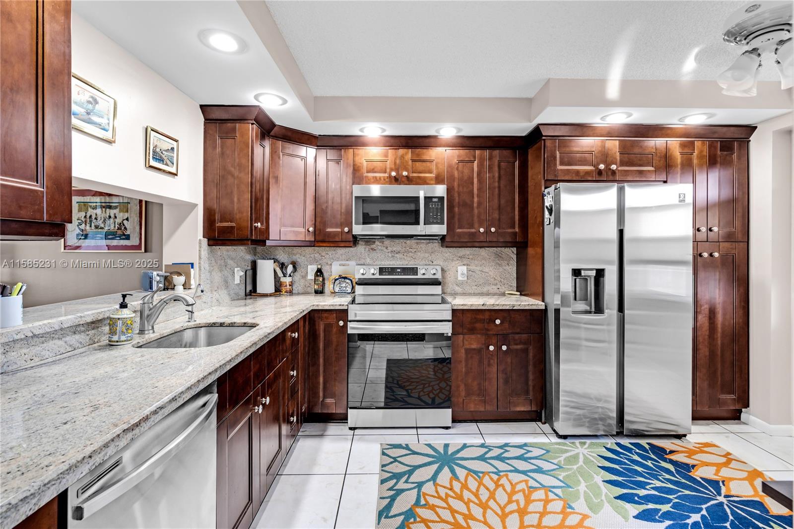 CAMBRIDGE ATCENTURYVILLAGE - Residential