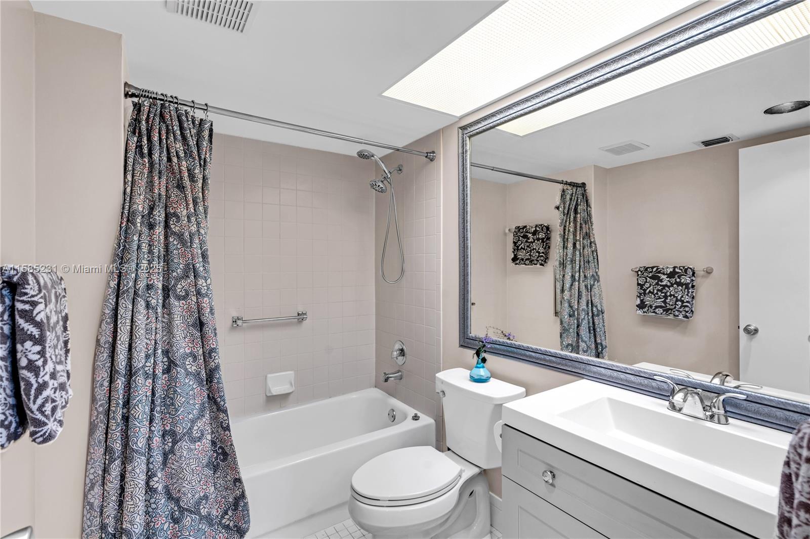 CAMBRIDGE ATCENTURYVILLAGE - Residential