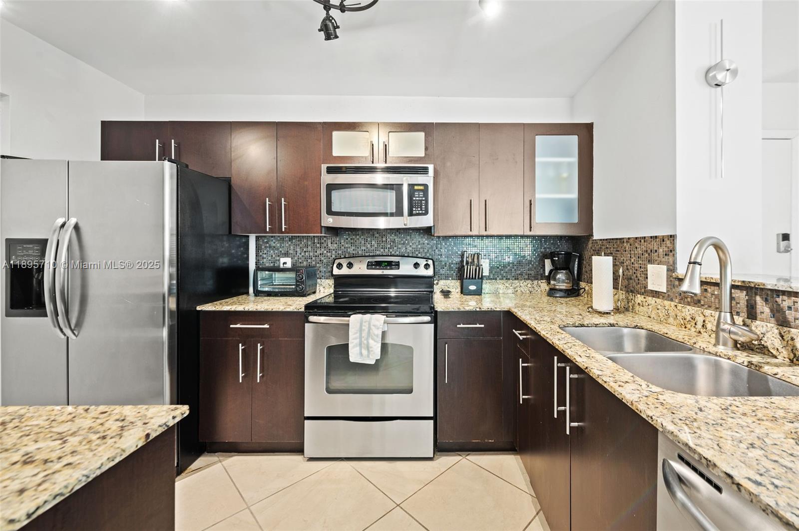 THE YACHT CLUB AT AVENTUR - Residential