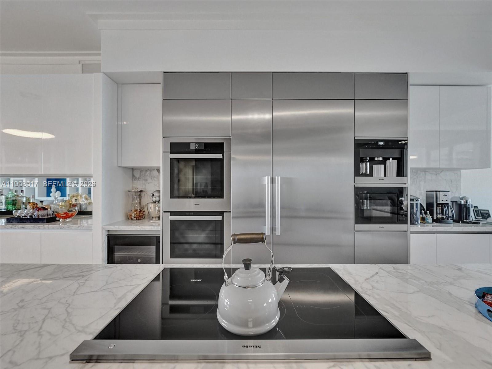 PRIVE CONDO - Residential