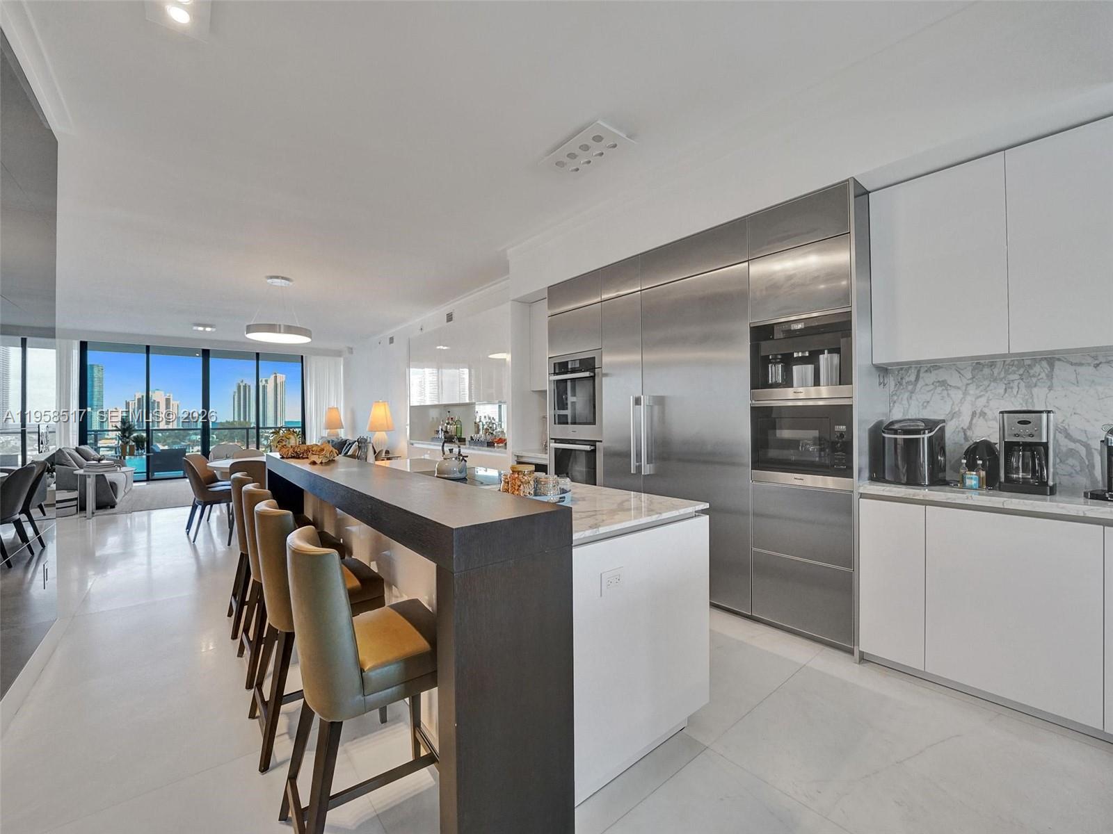 PRIVE CONDO - Residential