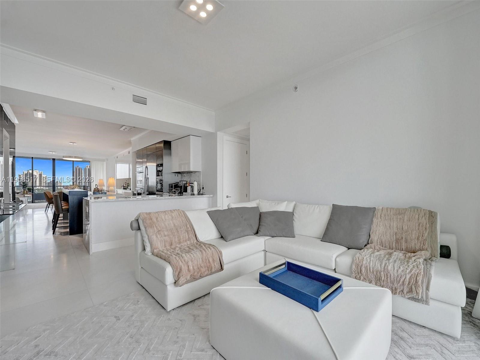 PRIVE CONDO - Residential