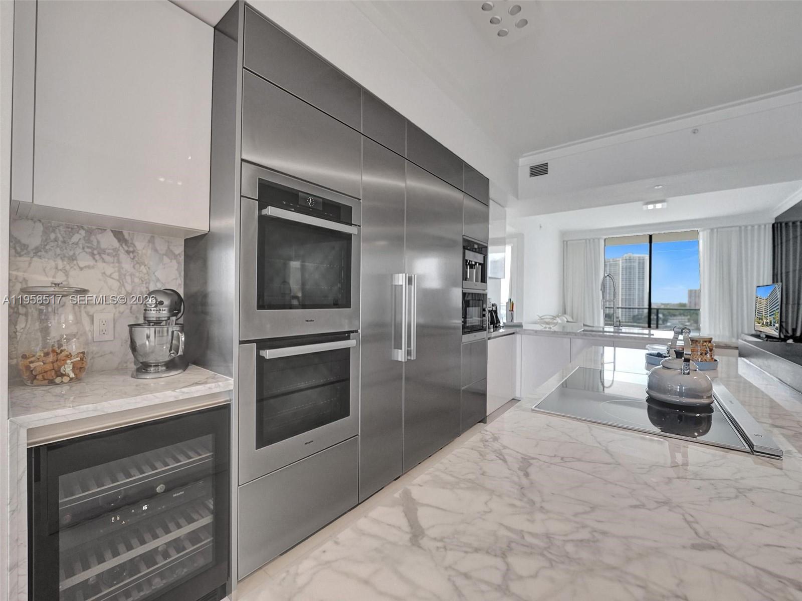 PRIVE CONDO - Residential