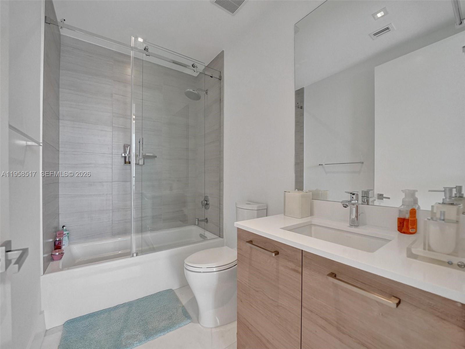 PRIVE CONDO - Residential