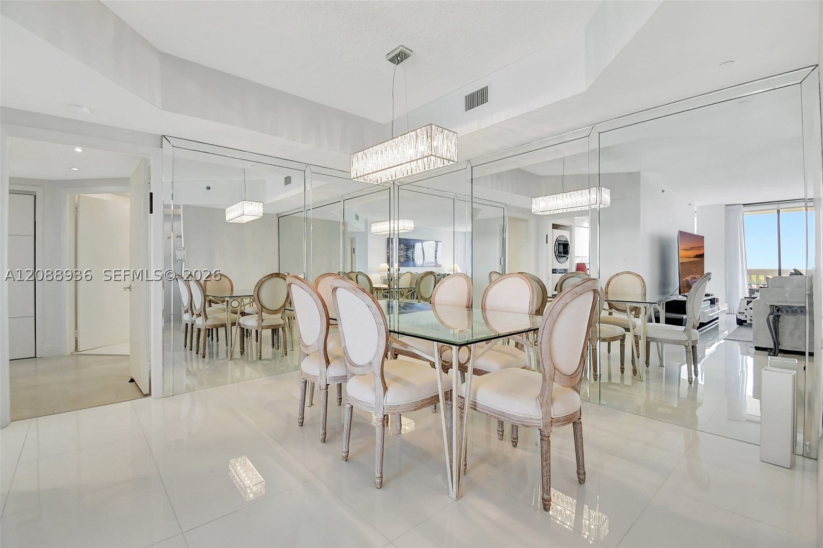2000 Island Blvd 808