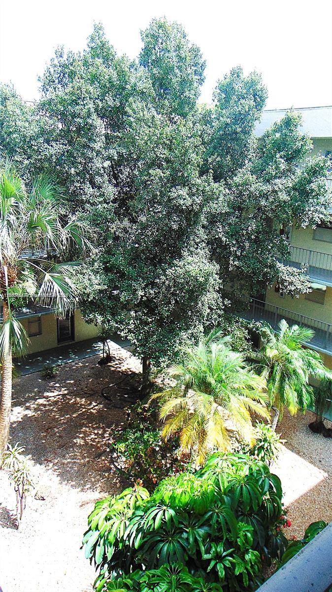 COURTYARDS OF BROWARD CON - Residential Lease