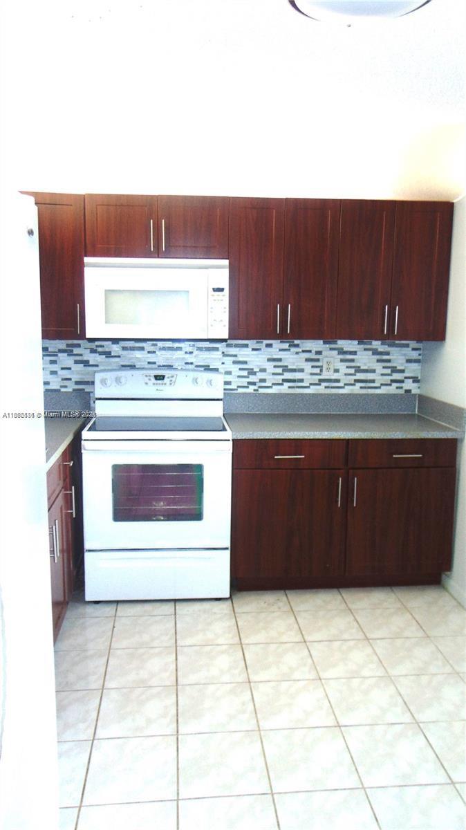 COURTYARDS OF BROWARD CON - Residential Lease