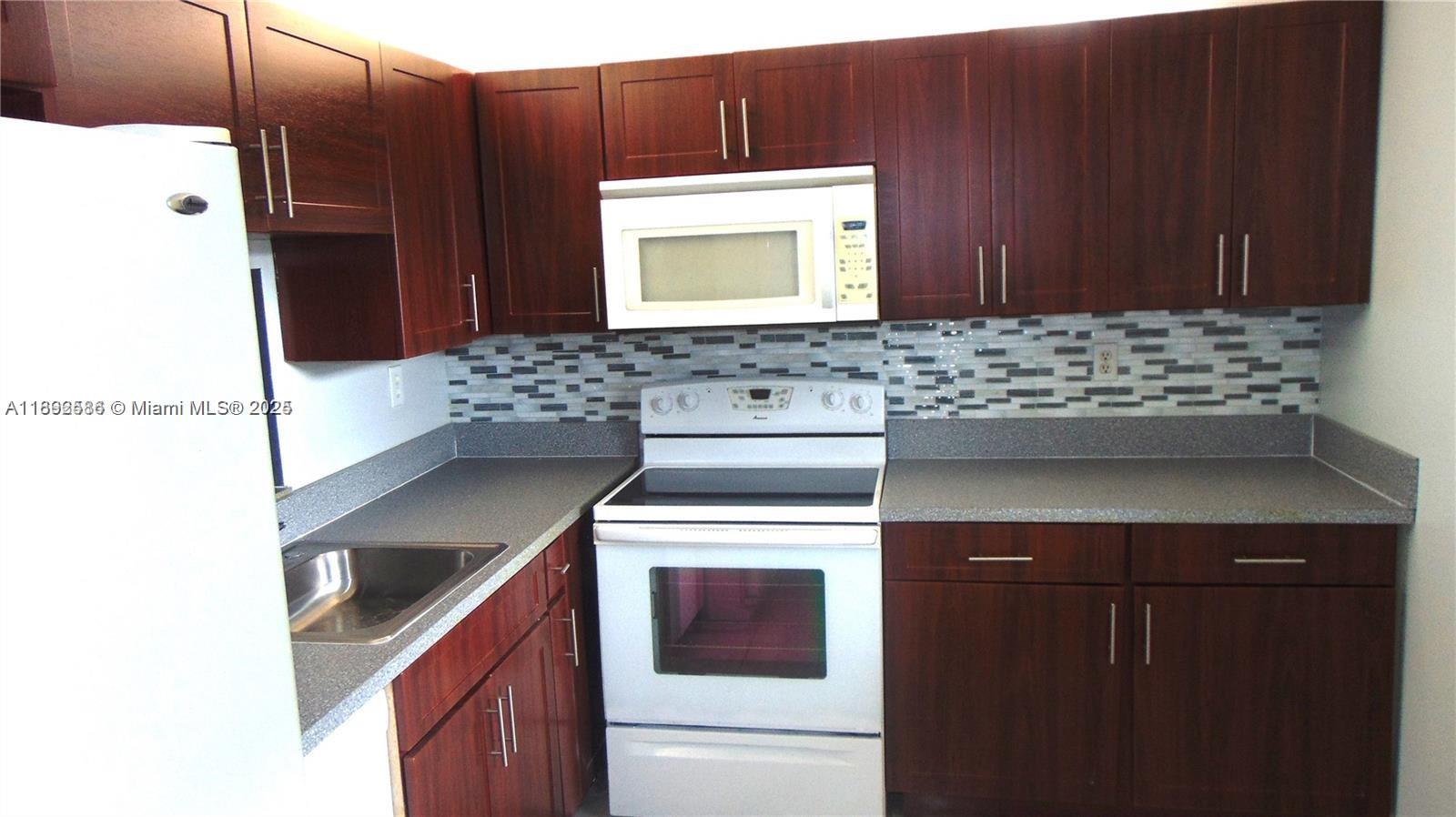 COURTYARDS OF BROWARD CON - Residential Lease