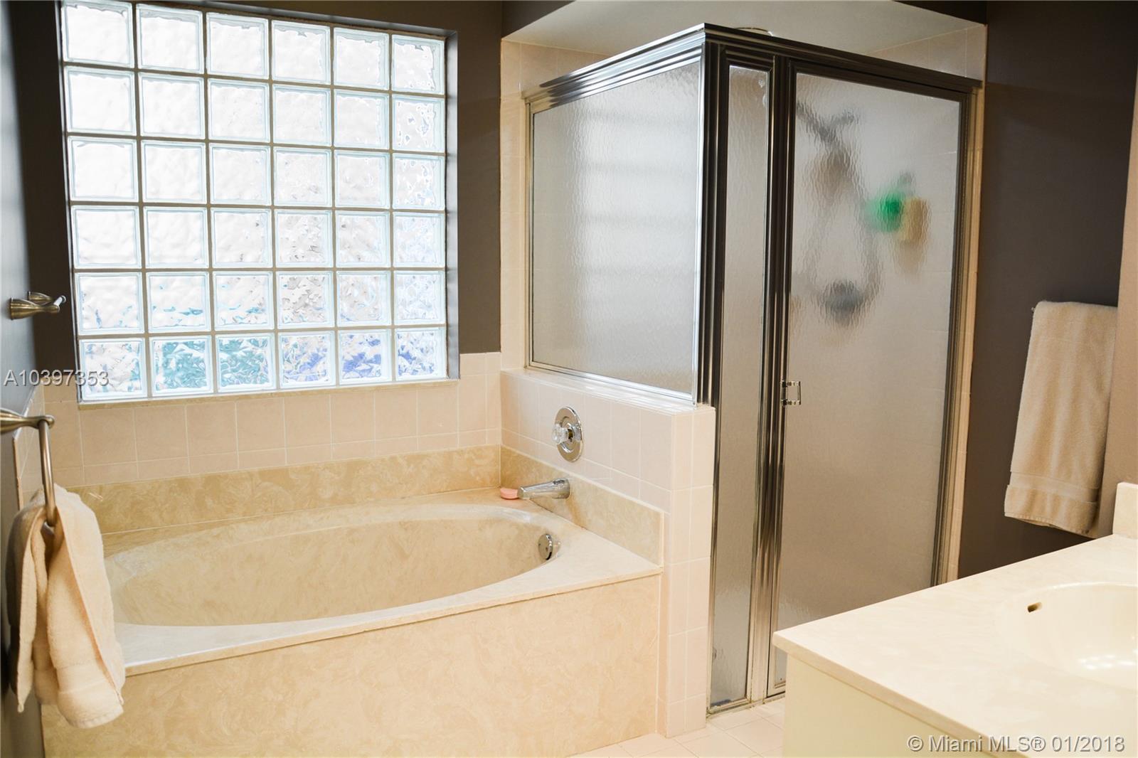 EMBASSY LAKES PH III - Residential