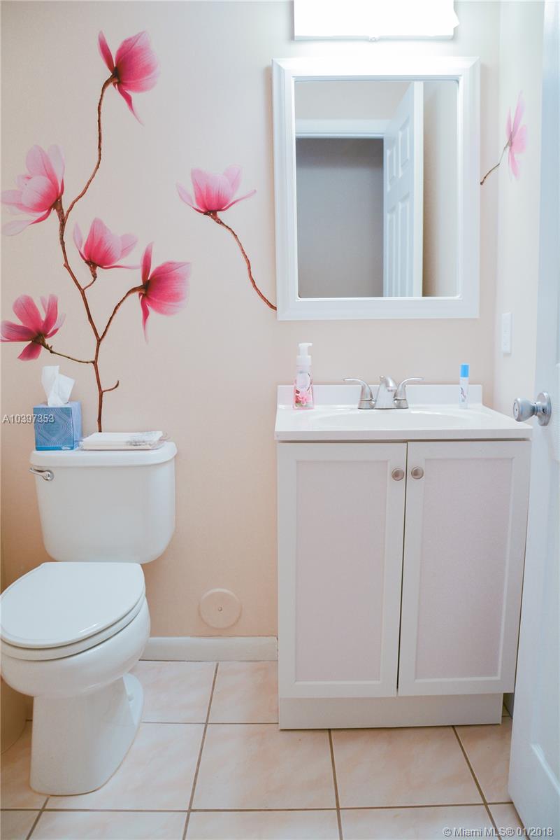 EMBASSY LAKES PH III - Residential