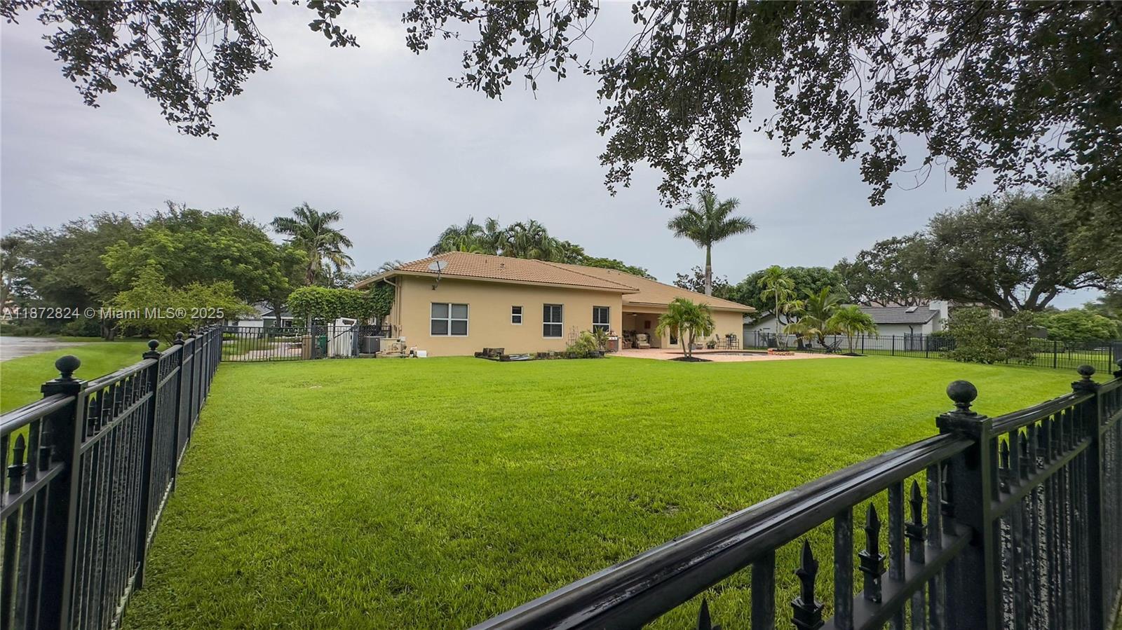 DAVIE WHISPERING PINES - Residential
