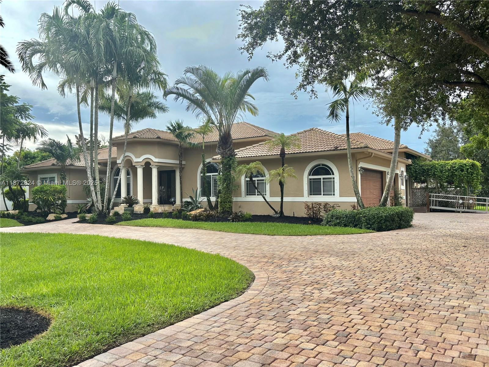 DAVIE WHISPERING PINES - Residential