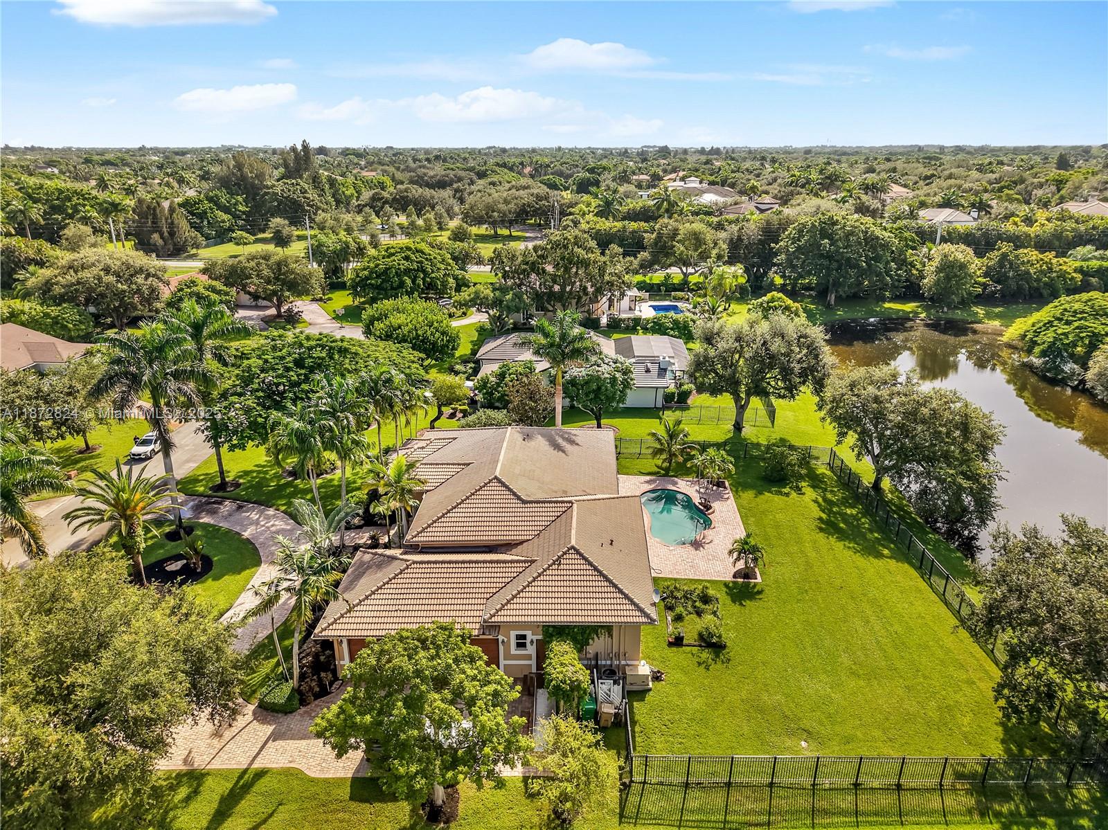 DAVIE WHISPERING PINES - Residential