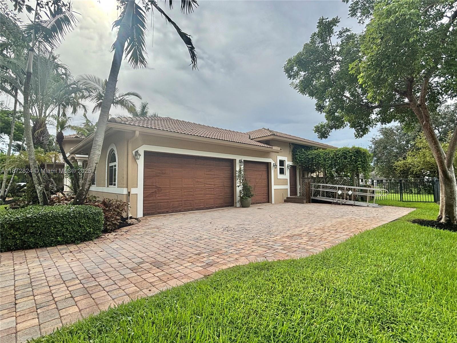 DAVIE WHISPERING PINES - Residential