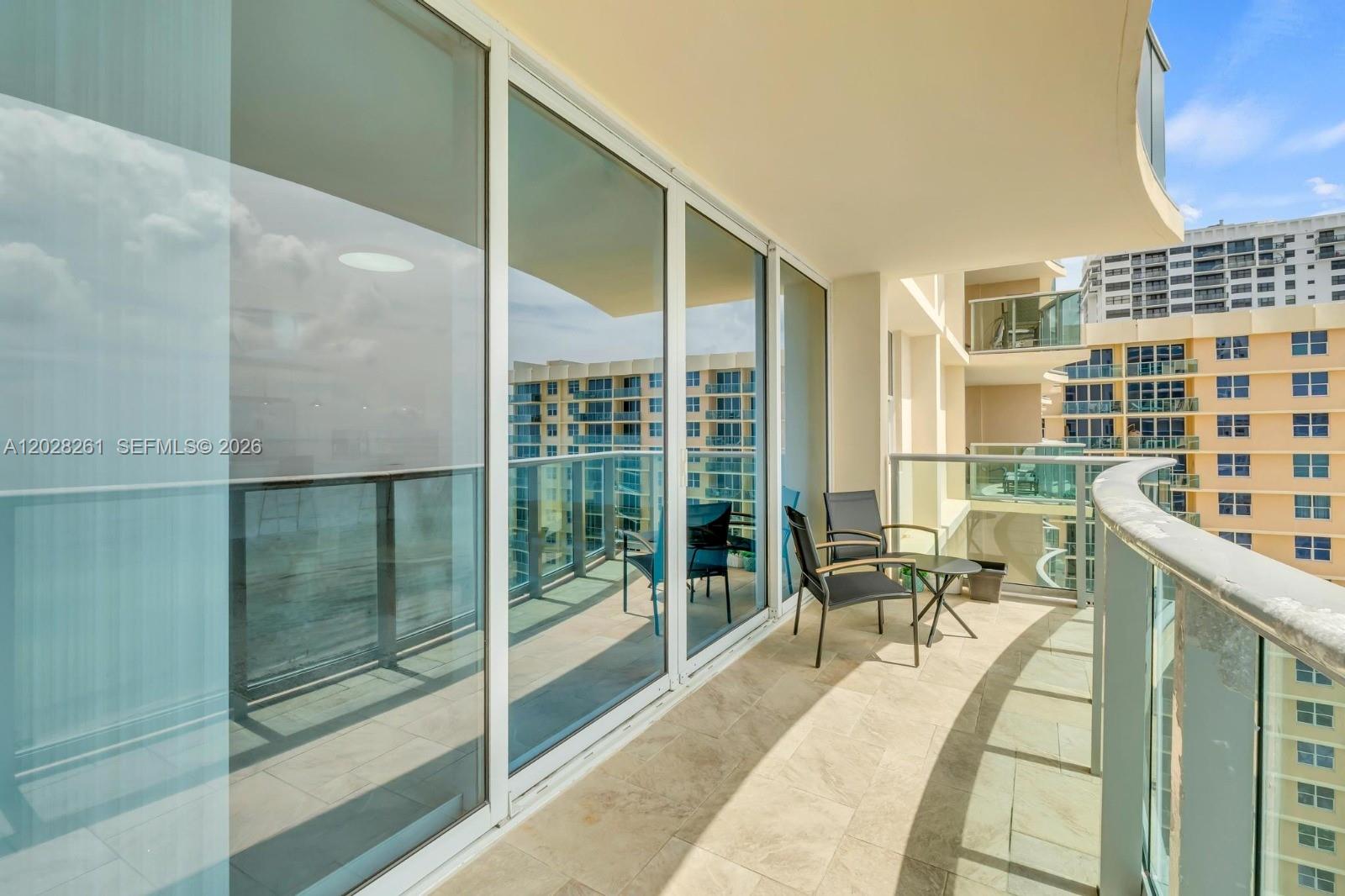 WAVE CONDO - Residential