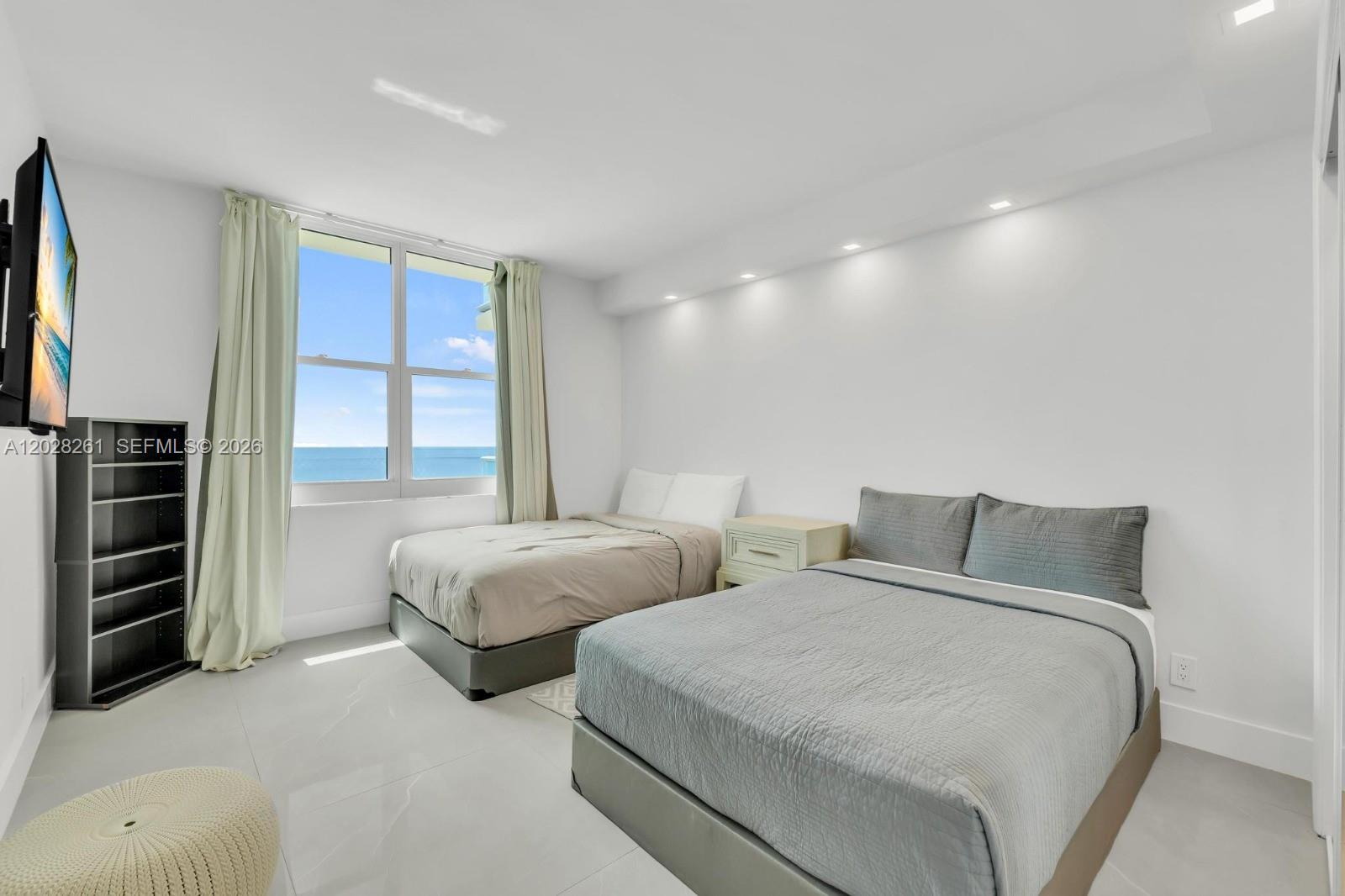 WAVE CONDO - Residential